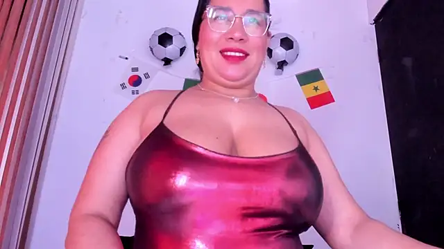 Snapshot of alondrabigtits chatting on 06/21/26, 12:08 alondrabigtits online show from 06/21/26, 12:08