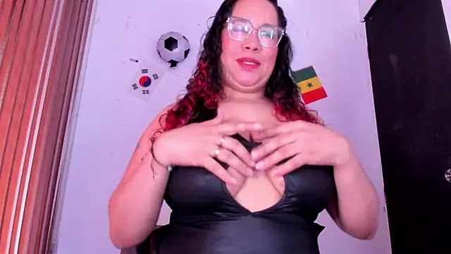 Snapshot of alondrabigtits chatting on 07/03/26, 12:11 alondrabigtits online show from 07/03/26, 12:11