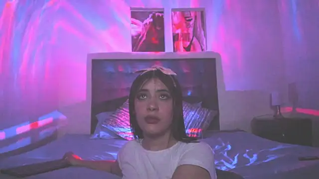 Snapshot of RileySkye chatting on 01/20/25, 02:43 RileySkye online show from 01/20/25, 02:43