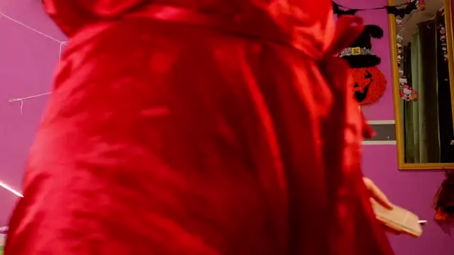 Snapshot of RileySkye chatting on 10/17/25, 11:07 RileySkye online show from 10/17/25, 11:07