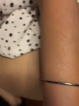 Snapshot of couple_redbeach chatting on 01/13/26, 07:46 couple redbeach online show from 01/13/26, 07:46