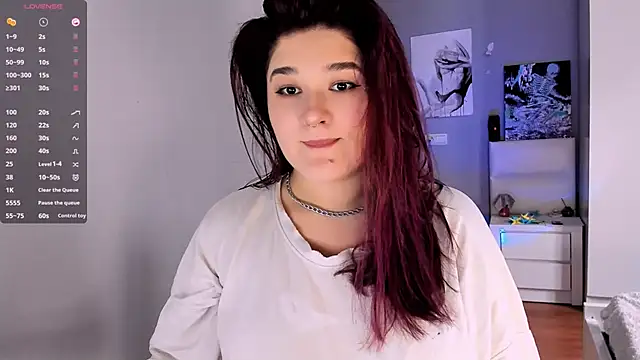 Snapshot of July_Slowdive chatting on 12/18/24, 12:18 July Slowdive online show from 12/18/24, 12:18