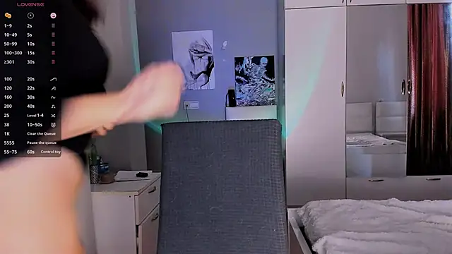 Snapshot of July_Slowdive chatting on 01/05/25, 12:31 July Slowdive online show from 01/05/25, 12:31