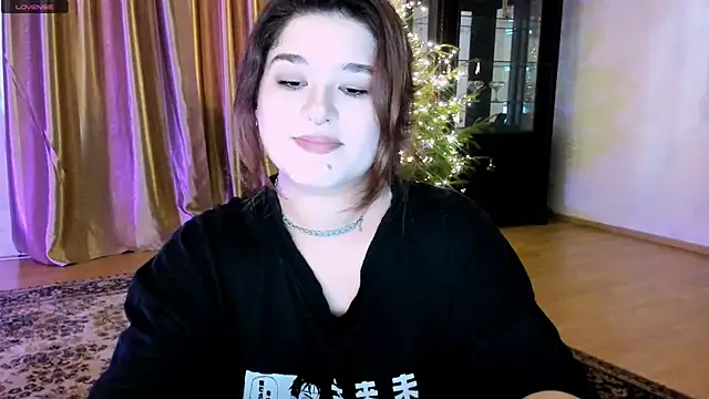 Snapshot of July_Slowdive chatting on 01/14/25, 11:42 July Slowdive online show from 01/14/25, 11:42