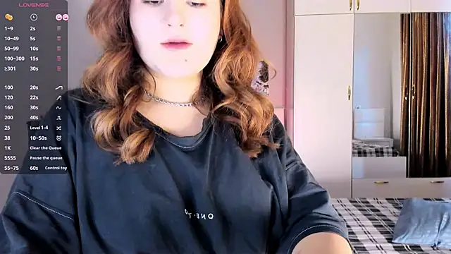 Snapshot of July_Slowdive chatting on 01/27/25, 12:48 July Slowdive online show from 01/27/25, 12:48