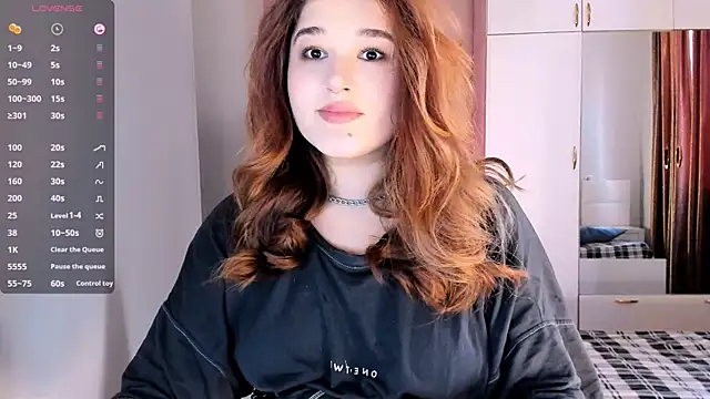 Snapshot of July_Slowdive chatting on 01/29/25, 11:20 July Slowdive online show from 01/29/25, 11:20