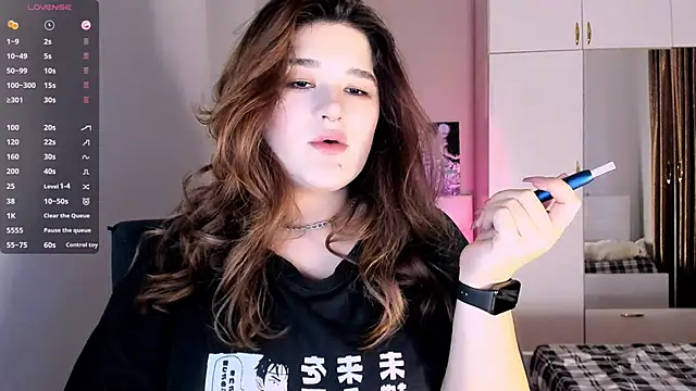 Snapshot of July_Slowdive chatting on 02/04/25, 01:48 July Slowdive online show from 02/04/25, 01:48