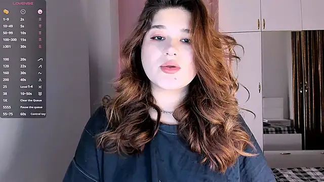 Snapshot of July_Slowdive chatting on 02/07/25, 04:16 July Slowdive online show from 02/07/25, 04:16