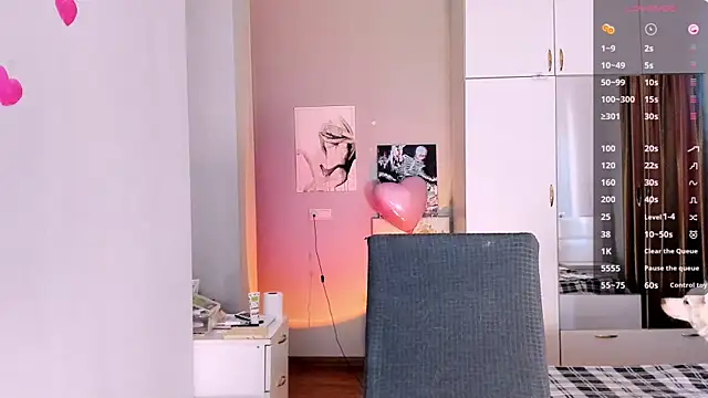 Snapshot of July_Slowdive chatting on 02/11/25, 12:48 July Slowdive online show from 02/11/25, 12:48