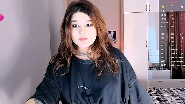 Snapshot of July_Slowdive chatting on 02/12/25, 08:59 July Slowdive online show from 02/12/25, 08:59