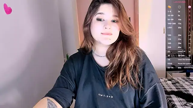 Snapshot of July_Slowdive chatting on 02/12/25, 12:12 July Slowdive online show from 02/12/25, 12:12