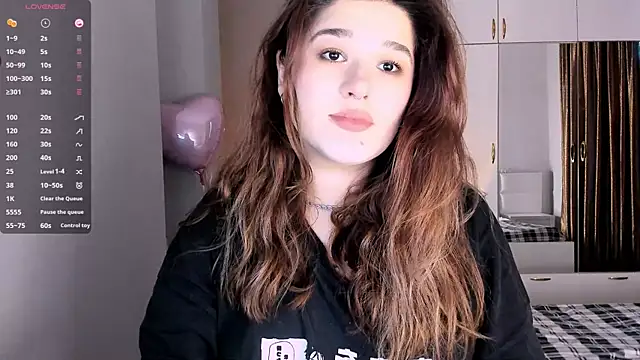 Snapshot of July_Slowdive chatting on 02/15/25, 02:11 July Slowdive online show from 02/15/25, 02:11