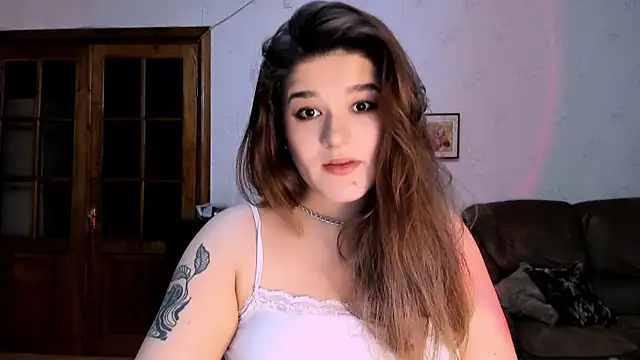 Snapshot of July_Slowdive chatting on 03/03/25, 01:20 July Slowdive online show from 03/03/25, 01:20