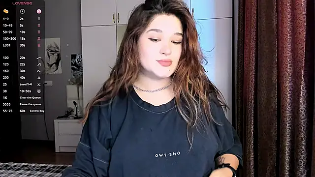 Snapshot of July_Slowdive chatting on 03/14/25, 12:40 July Slowdive online show from 03/14/25, 12:40