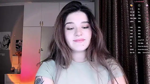 Snapshot of July_Slowdive chatting on 03/20/25, 02:10 July Slowdive online show from 03/20/25, 02:10