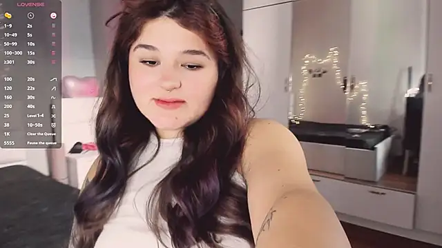 Snapshot of July_Slowdive chatting on 10/12/25, 11:53 July Slowdive online show from 10/12/25, 11:53