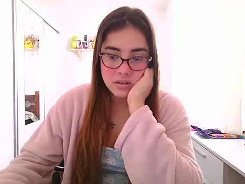 Snapshot of maliamiller chatting on 06/11/26, 01:31 maliamiller online show from 06/11/26, 01:31