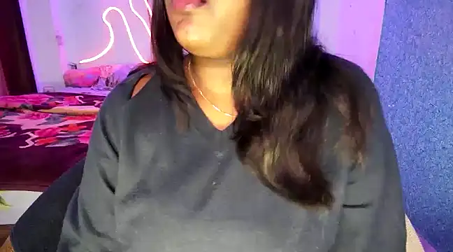 expression queen online show from 12/16/24, 06:05