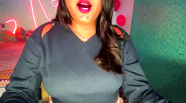 expression queen online show from 02/25/25, 06:09