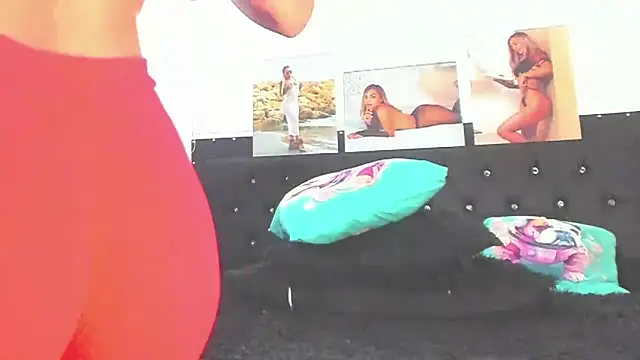 Snapshot of doll_celeste20 chatting on 03/06/25, 07:43 doll celeste20 online show from 03/06/25, 07:43