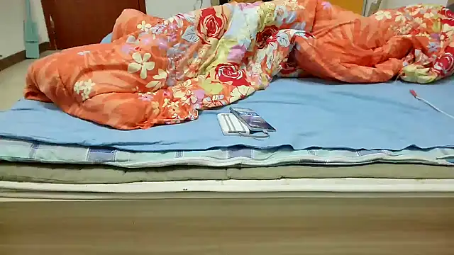 huzi518 online show from 10/21/25, 12:06