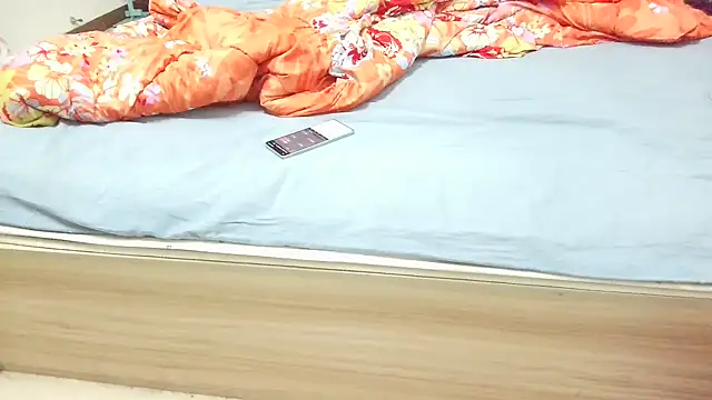 huzi518 online show from 12/20/25, 01:02