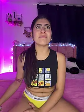 miakhalifaaa  online show from 01/01/25, 01:15