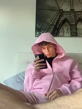 Snapshot of MiguelRausch chatting on 11/11/25, 03:23 MiguelRausch online show from 11/11/25, 03:23