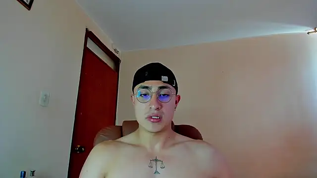 Snapshot of Leoknight chatting on 01/30/25, 06:32 Leoknight online show from 01/30/25, 06:32