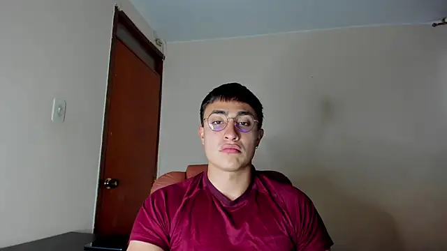 Snapshot of Leoknight chatting on 02/05/25, 08:57 Leoknight online show from 02/05/25, 08:57