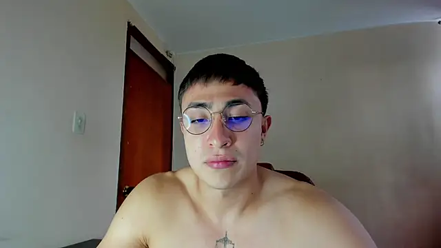 Snapshot of Leoknight chatting on 02/06/25, 08:56 Leoknight online show from 02/06/25, 08:56