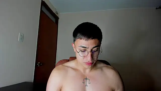 Snapshot of Leoknight chatting on 02/07/25, 12:31 Leoknight online show from 02/07/25, 12:31