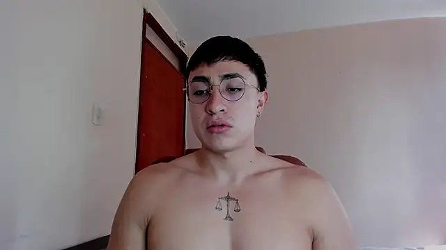 Snapshot of Leoknight chatting on 03/09/25, 07:37 Leoknight online show from 03/09/25, 07:37