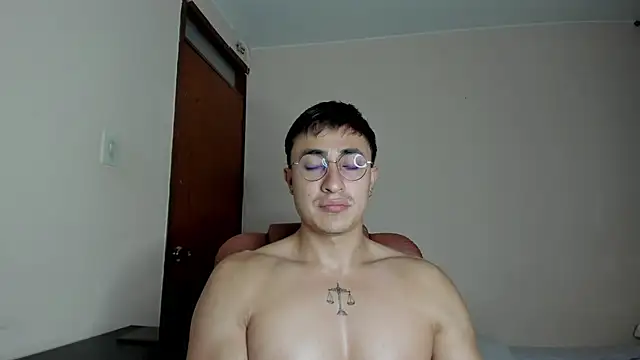 Snapshot of Leoknight chatting on 03/18/25, 12:38 Leoknight online show from 03/18/25, 12:38