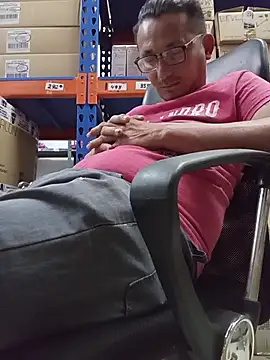 Andresguz35 online show from 10/18/25, 05:03