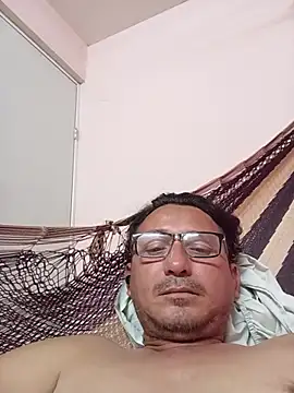 Andresguz35 online show from 10/23/25, 04:34