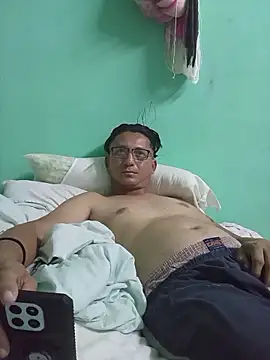 Andresguz35 online show from 12/22/25, 04:20