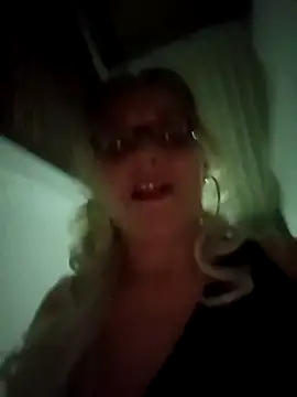 Fenix 528 online show from 11/15/25, 02:42