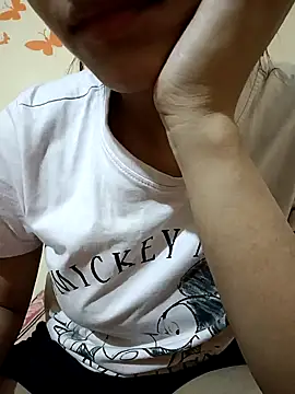 Snapshot of Sanaya_7 chatting on 12/02/24, 02:41 Sanaya 7 online show from 12/02/24, 02:41