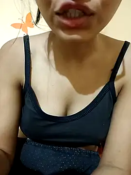 Snapshot of Sanaya_7 chatting on 12/06/24, 01:44 Sanaya 7 online show from 12/06/24, 01:44