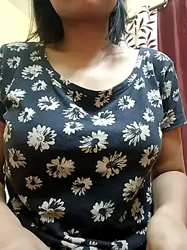 Snapshot of Sanaya_7 chatting on 02/05/25, 05:31 Sanaya 7 online show from 02/05/25, 05:31