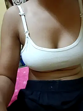 Snapshot of Sanaya_7 chatting on 09/27/25, 01:49 Sanaya 7 online show from 09/27/25, 01:49