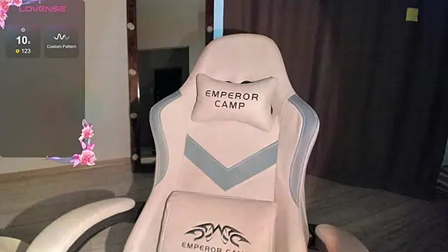 Lana Younes online show from 11/26/25, 11:00