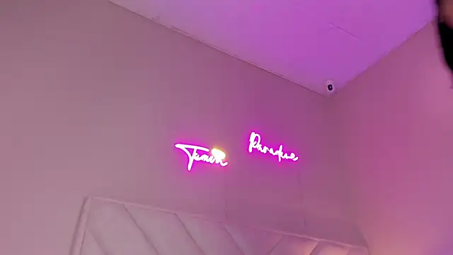 Snapshot of dani_skinny_ chatting on 09/17/25, 11:45 dani skinny online show from 09/17/25, 11:45