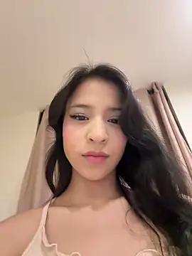 Snapshot of Sarah_cam06 chatting on 05/07/26, 01:00 Sarah cam06 online show from 05/07/26, 01:00