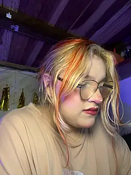 SophiaWeestt99 online show from 04/15/26, 04:30