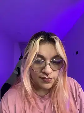 SophiaWeestt99 online show from 07/17/26, 02:29
