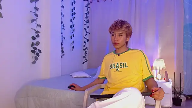 Tommyfoxboy online show from 01/21/25, 10:41