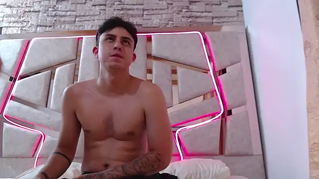 mia and austin online show from 02/21/25, 12:16