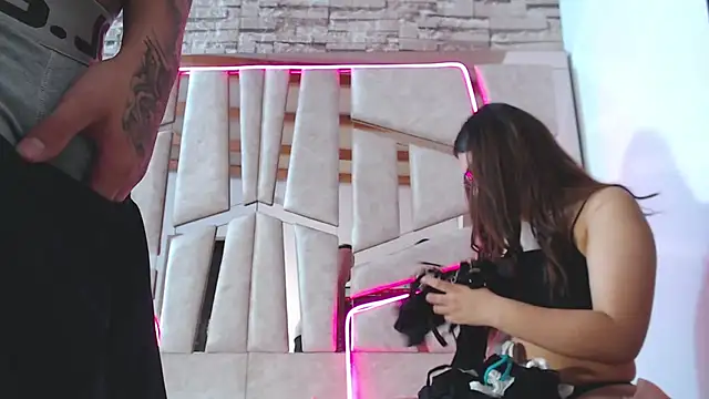 mia and austin online show from 03/22/25, 01:00